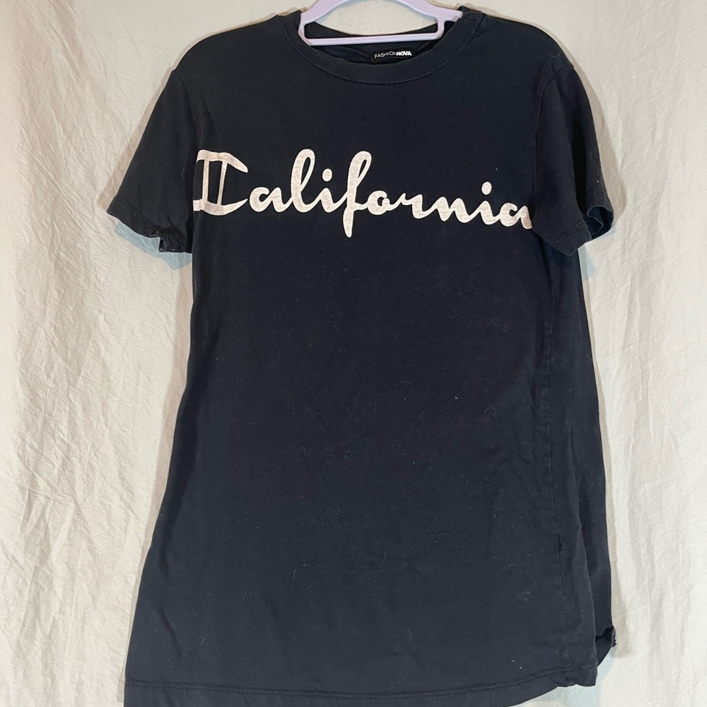 Fashion Nova Black California Script Graphic T Shirt Women's Casual Tee